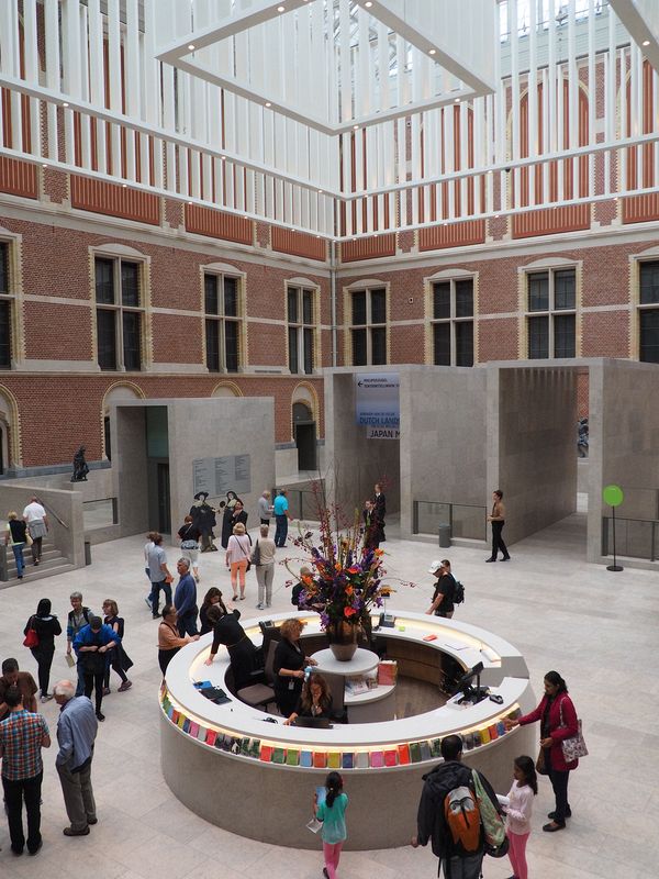 Rijksmuseum information desk