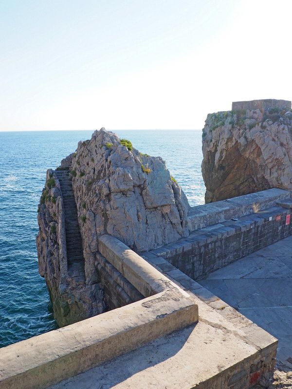 Can you see the stairway going to the top of the rock