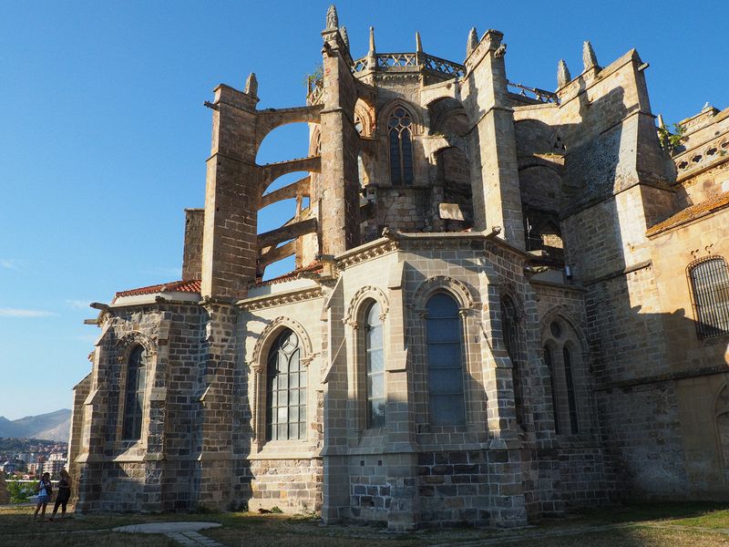 Flying buttresses