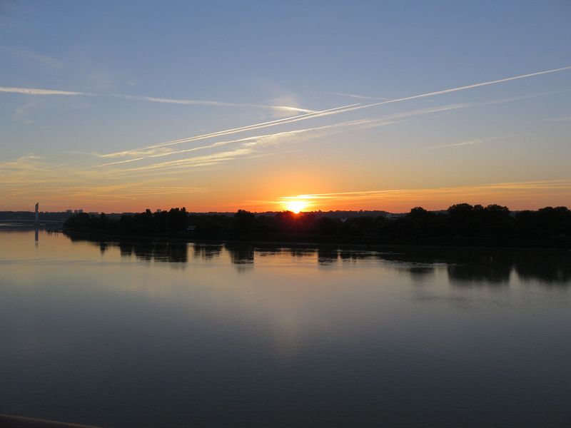 Dawn on our second day in Bordeaux