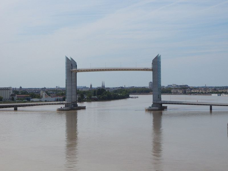 Pont Jacques Chaban-Delmas draw bridge