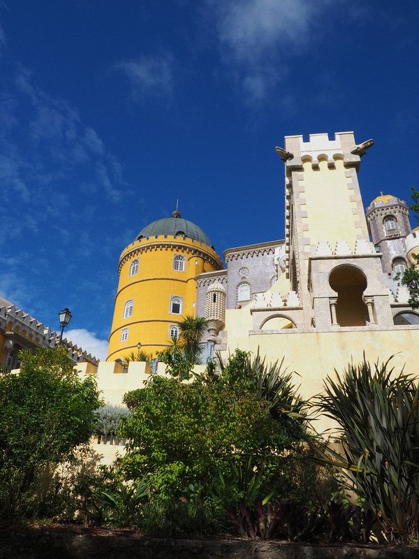 We get our first sight of the Pena Palace 2