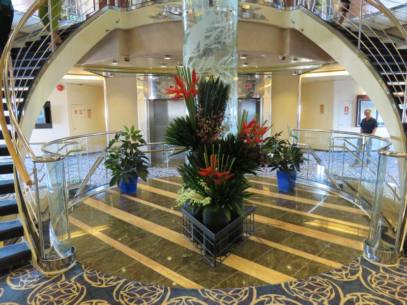 Flower arrangement in the atrium