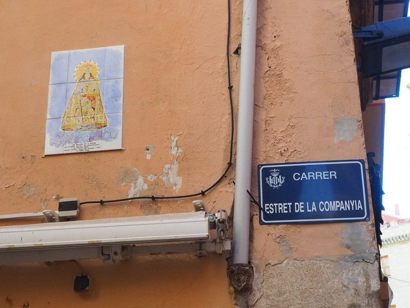 Street sign with tiles showing the Virgin Mary