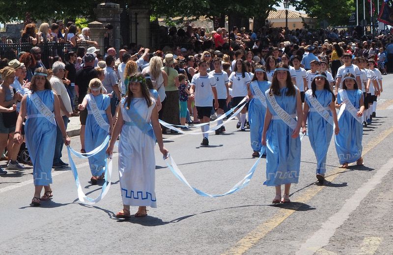 Girls dressed in ancient dress