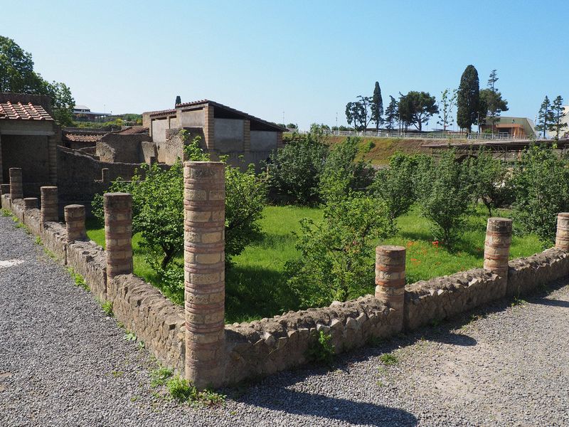 Columns around House of Albergo