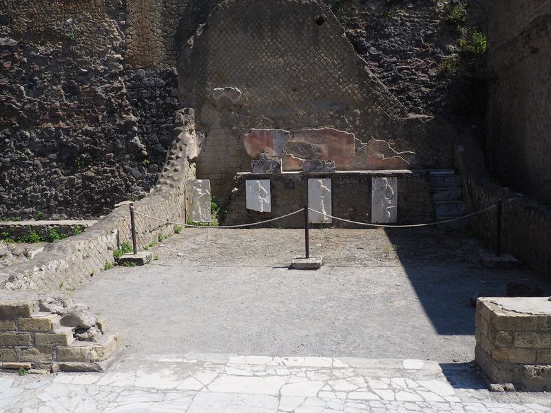 Temple dedicated to four divinities