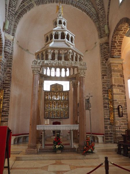 Altar and balduchin