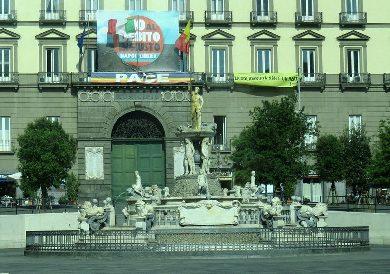 Fountain of Neptune in front of the Municipal Building