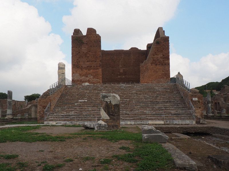 The Capitolium template to the Roman gods Jupiter, Juno and Minerva