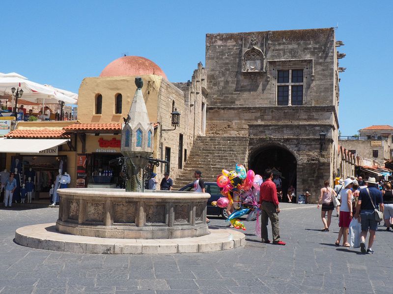 Another view of the fountain