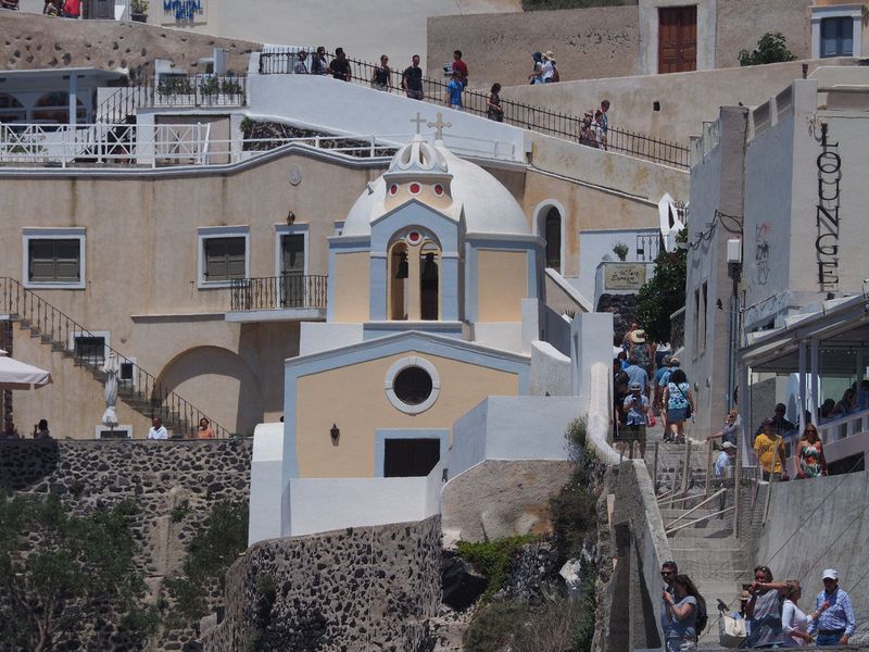 A church along the main walkway in Fira