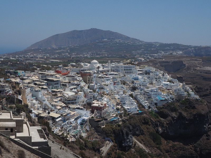 Another view of Fira