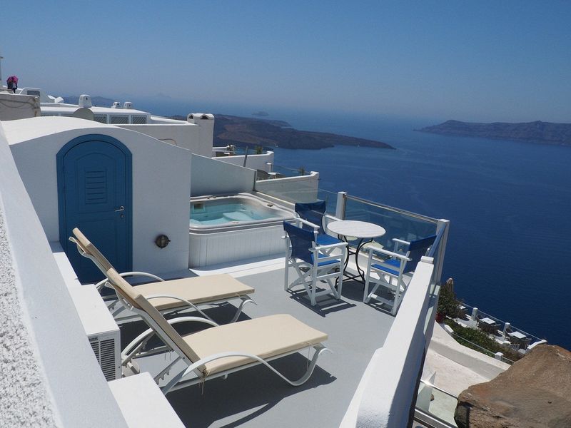 Tiny room, but has a hot tub with a stunning view