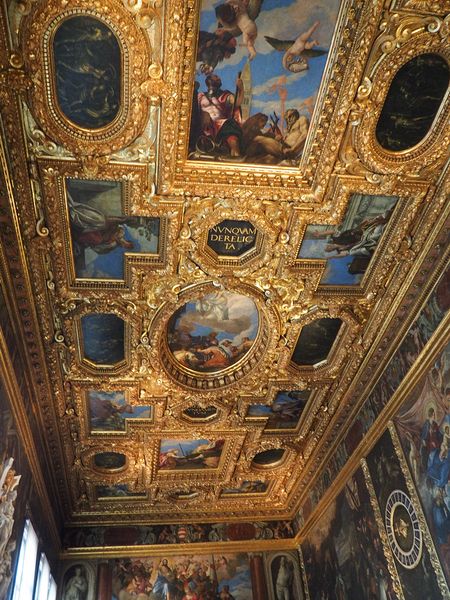 Gold ceiling in the Council Chamber