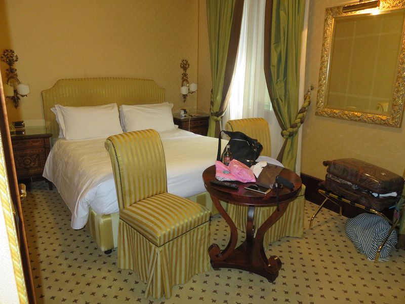 Linda's hotel room