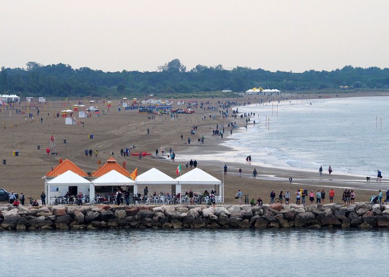 People at the beach on Lido Island