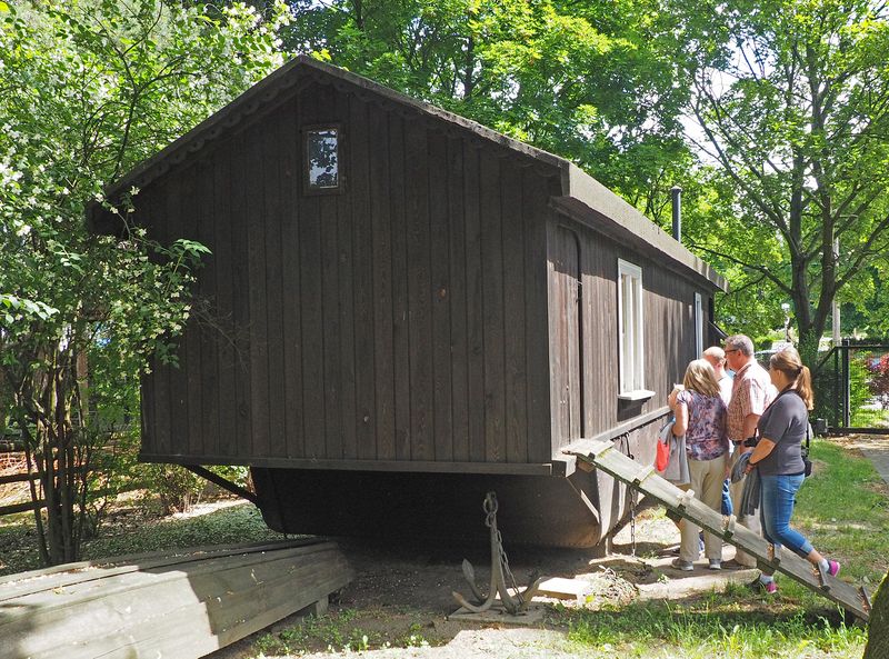 There's even an old houseboat