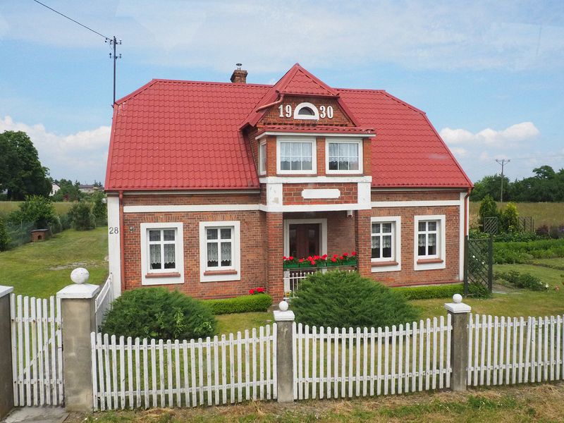 On our day trip to Tczew from Gdansk we pass an old house from 1930