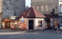 Interesting restaurant (note the guy on the roof at the right)