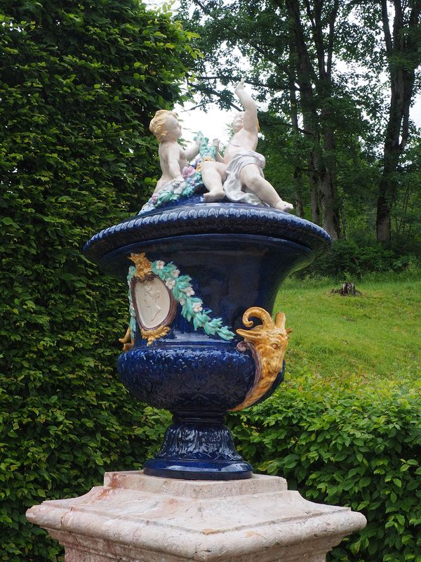 Pretty pot with cherubs