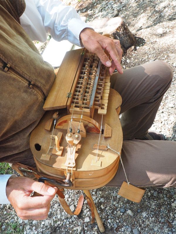 Someone is playing a hurdy gurdy