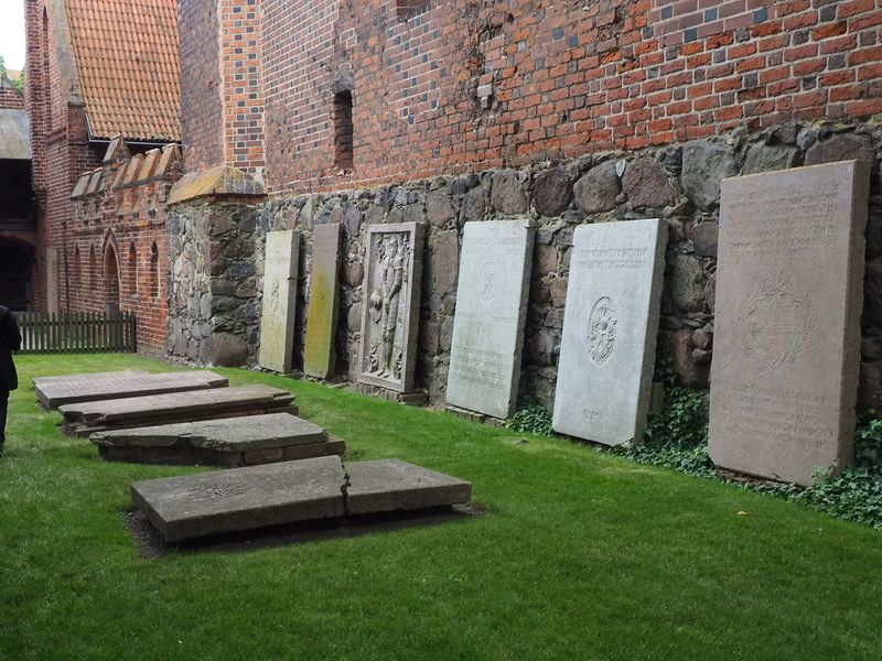 Cemetery in the eastern terrace