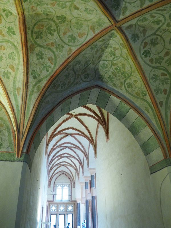 Vaulted walkway