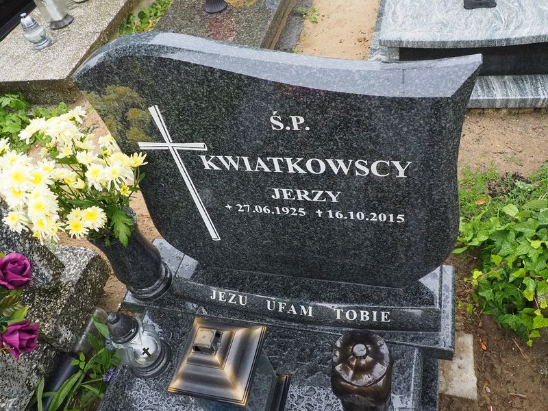 Headstone for Jerzy Kwiatkowscy also on the family plot