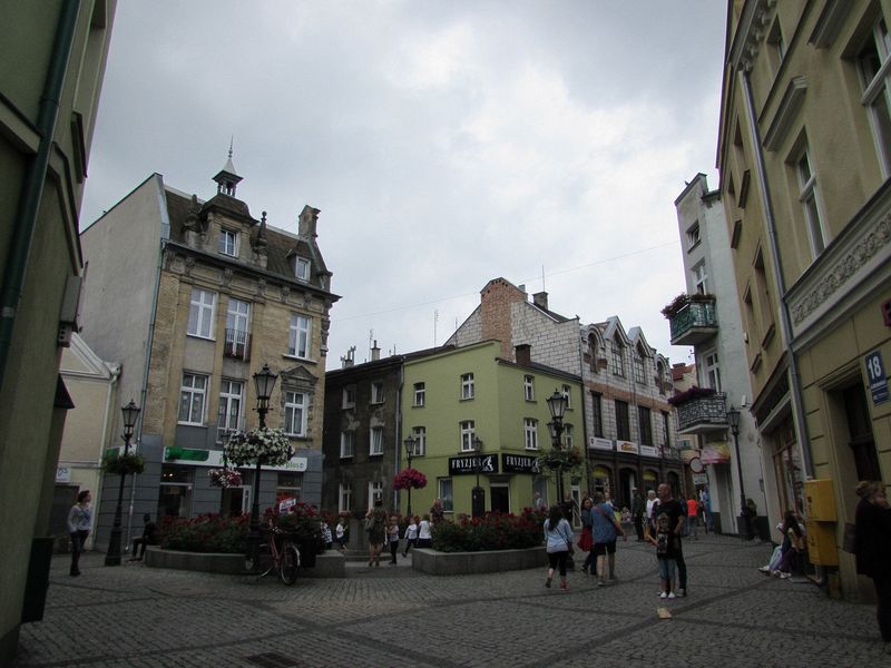 Pedestrian shopping street