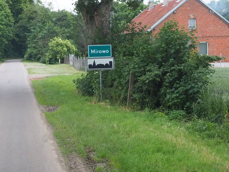 Village limits sign for Mirowo