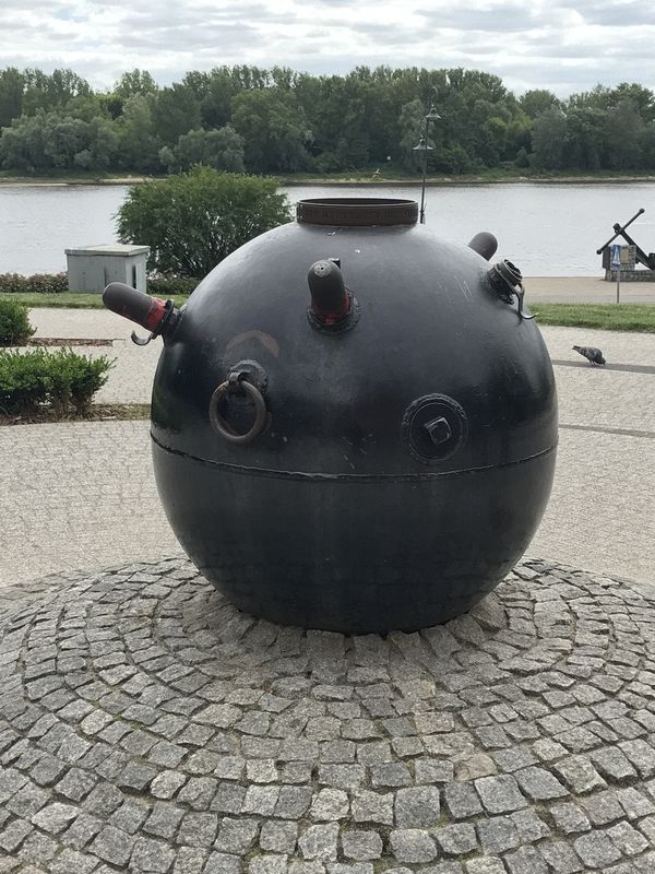 Naval mine