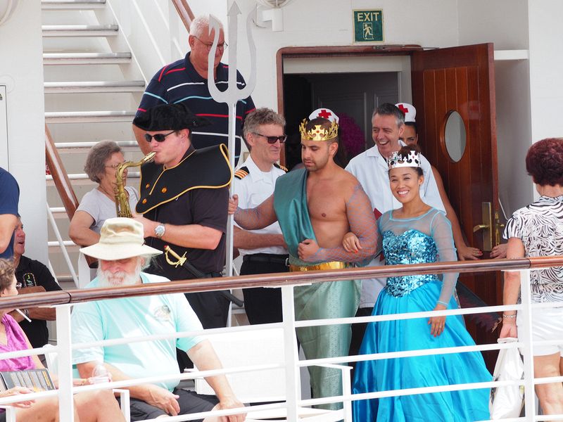 King Neptune and Amphitrite arrive