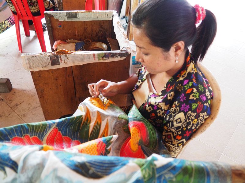 Applying wax for the batik