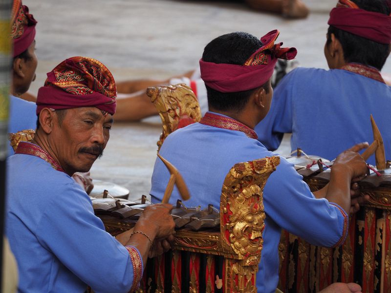 Close up of Gamalan players