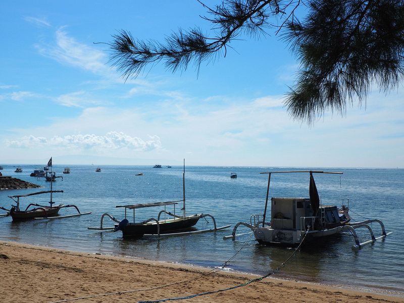 Outrigger boats