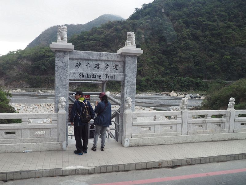 A trail head at the start of the Taroko Gorge