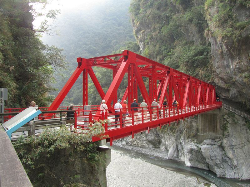 We walk across the Old Changchun Bridge