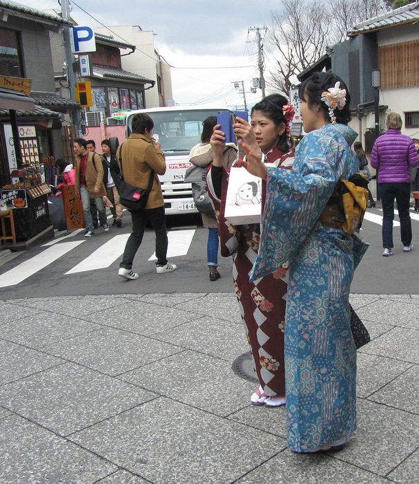 Girls in kimonos in the middle of the street