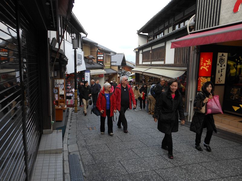 Narrow streets on the way to the Kiyomizu Temple