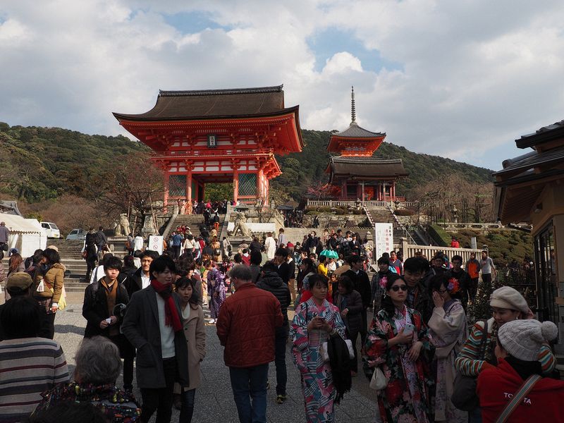 Crowds at the Deva and West gates to the temple dating from 778