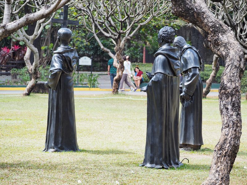 Statues of missionaries