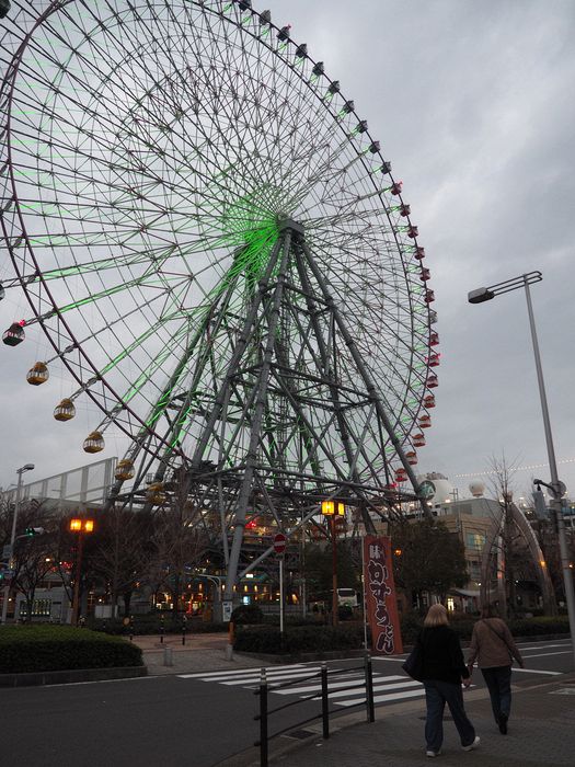 Another view of the ferris wheel