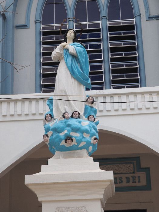 Statue of Mary and angels