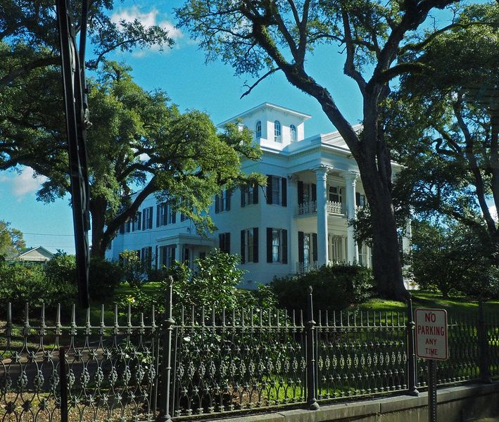 Another Natchez mansion 4