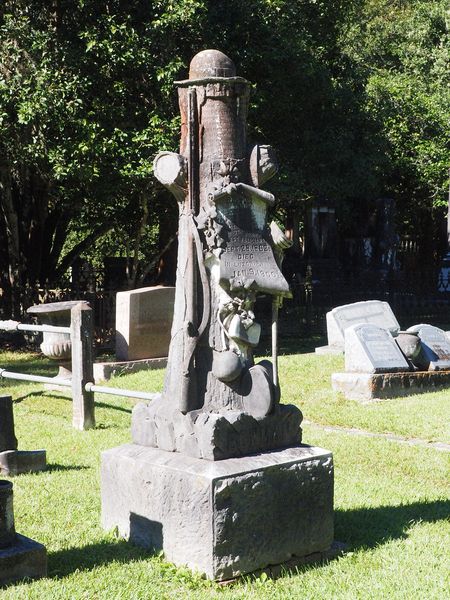 Gravestone with Civil War items