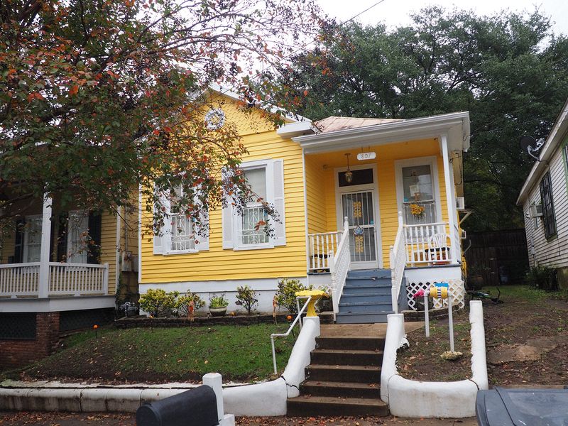 Pretty yellow house