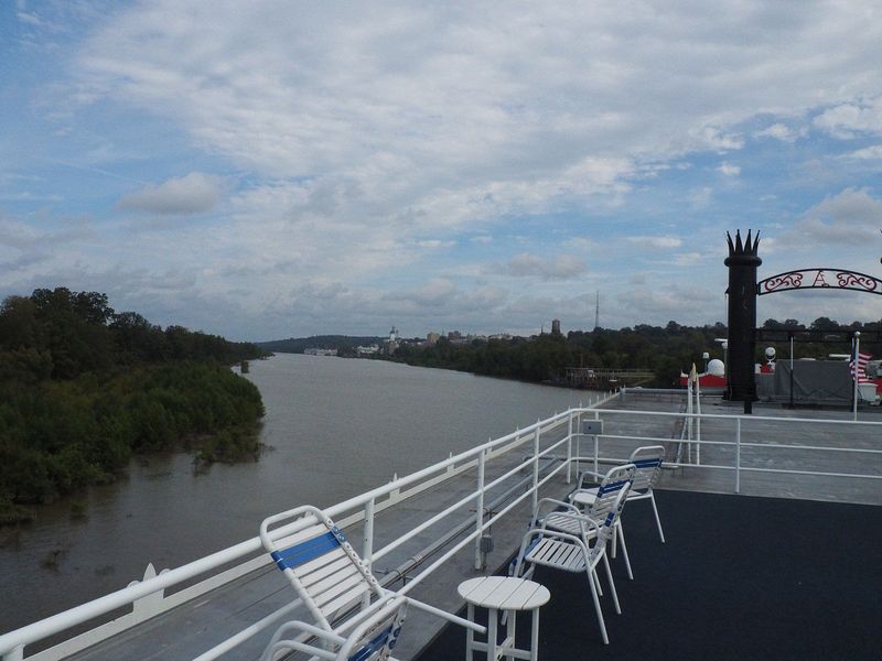 We head into the Yazoo River channel towards Vicksburg