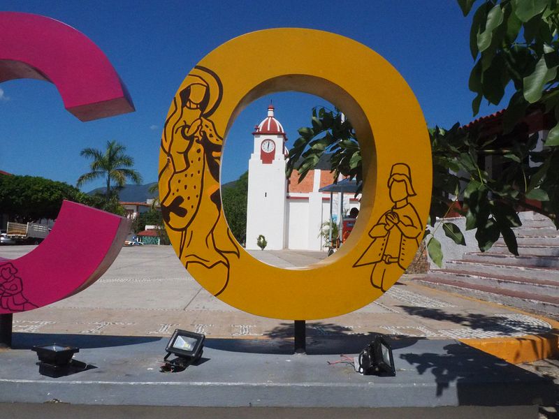 Parroquia de Santa Maria Huatulco framed by the letter O