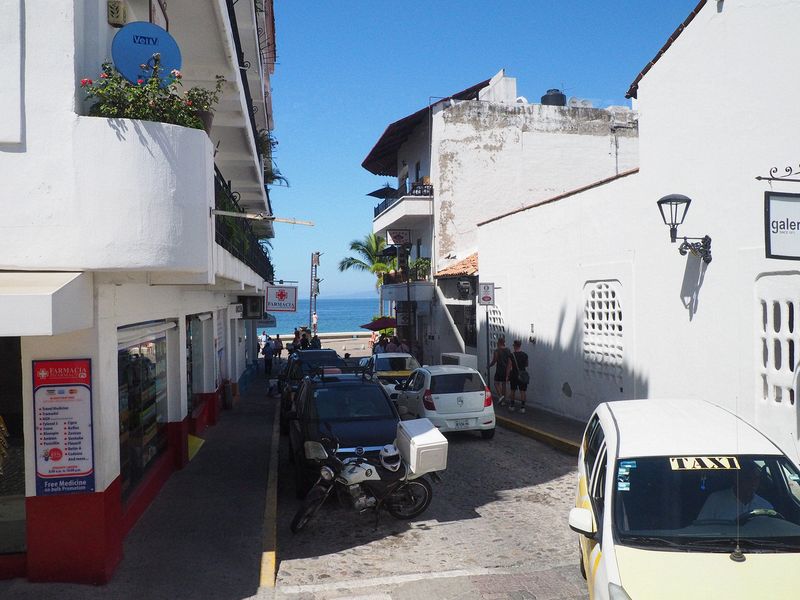 A standoff on the street leading to the malecon